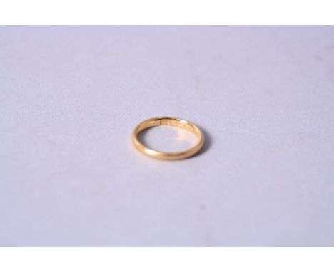 A 22CT WEDDING BAND, ring size K, approximate weight 2.8 grams