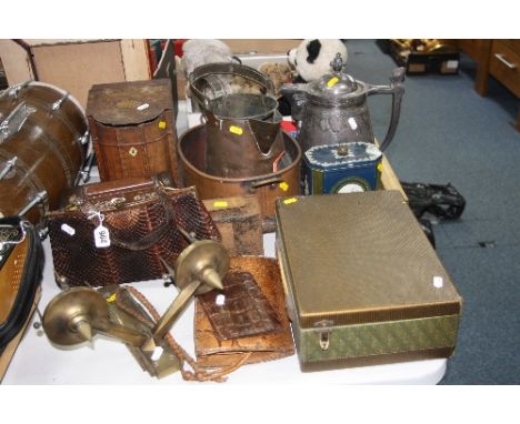 VARIOUS SUNDRIES, to include brass Deco style wall light, 'Crawfords' tin, mother of pearl inlaid tea caddy, Vidor radio, sna