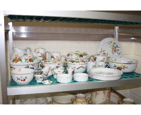 A COLLECTION OF ROYAL WORCESTER 'EVESHAM' PATTERN TABLEWARES, including tureens, bowls, jugs, etc (over 20 pieces)