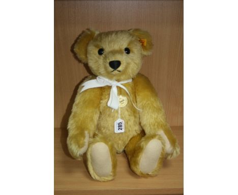 A STEIFF 1909 REPLICA COLLECTORS BEAR, No.000515