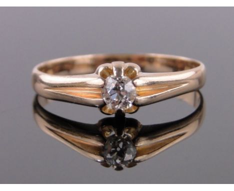 An 18ct gold 0.33ct solitaire diamond ring,size R.