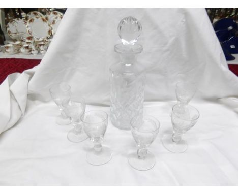A decanter and 6 glasses