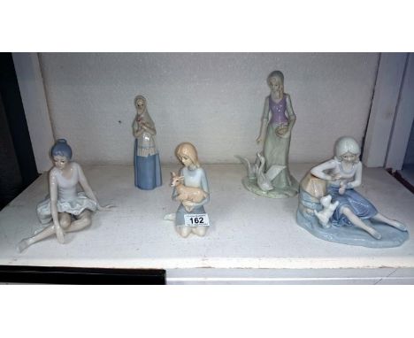5 Lladro style figures