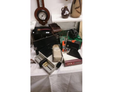 A vintage camera, projector and other photographic items