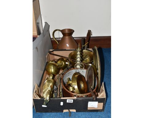 ONE BOX OF METALWARE, to include two brass Lipton's Tea caddies stamped 'British Empire Exhibition 1924', two brass pans, a b