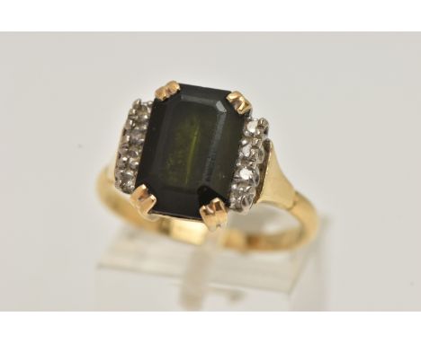 AN 18CT GOLD GREEN TOURMALINE DRESS RING, rectangular cut green tourmaline prong set with eight round brilliant cut diamond a