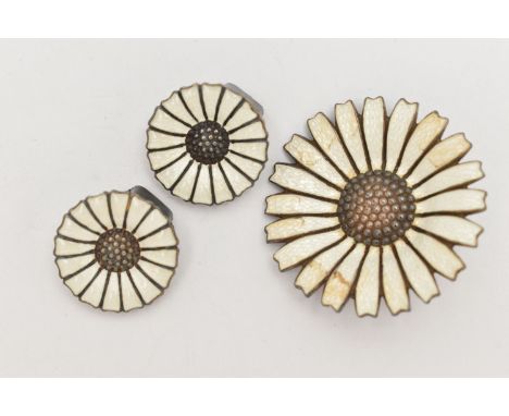 AN 'ANTON MICHELSEN' ENAMEL DAISY BROOCH AND MATCHING EARRINGS, daisy brooch with white guilloche enamel, fitted with a brooc