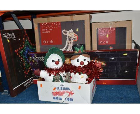 A GROUP OF LARGE BOXED CHRISTMAS DECORATIONS, to include 'Winter Wonderland' Comet rope light and 100 bulb Star light, two LE