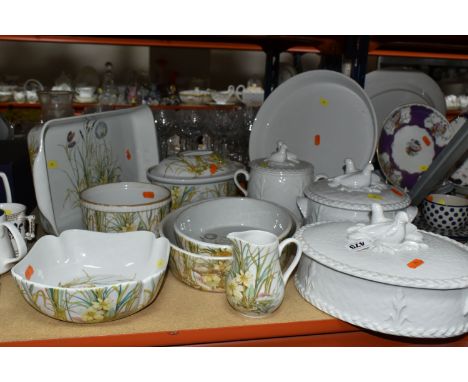 ROYAL WORCESTER 'GOURMET OVEN CHINA' KITCHEN WARES ETC, comprising three tureens with lids and a 32cm dish, together with Fre