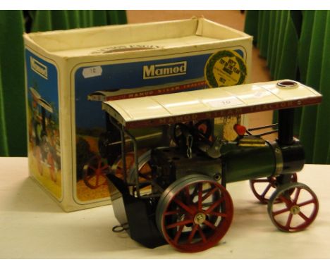 A boxed Mamod TE1a traction engine.