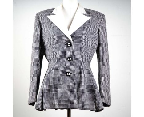 Step into structured sophistication with this vintage Valentino Boutique vintage women's blazer, crafted in Italy with impecc