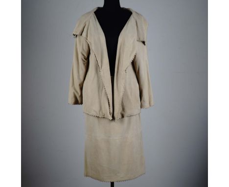 This striking vintage Valentino Miss V skirt suit is a luxurious expression of refined Italian design. Crafted from supple be