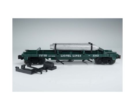 From the Lionel Postwar Celebration Series, this No. 3362 Barrel Ramp Car is a reproduction of a classic postwar model, featu