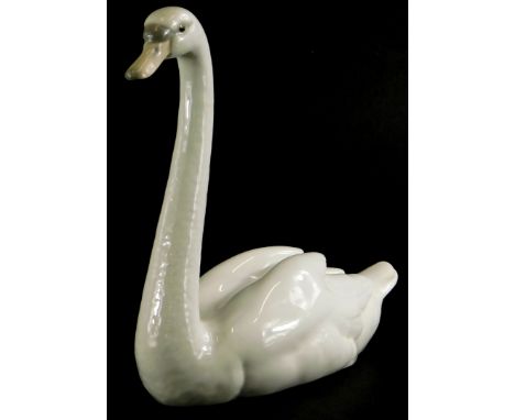 A Lladro porcelain figure of a swan, 22cm long.