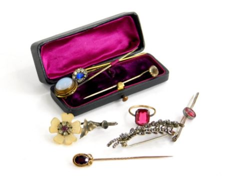 A group of costume jewellery, to include a rolled gold and paste stone dress ring, three bar brooches, a yellow metal and gar