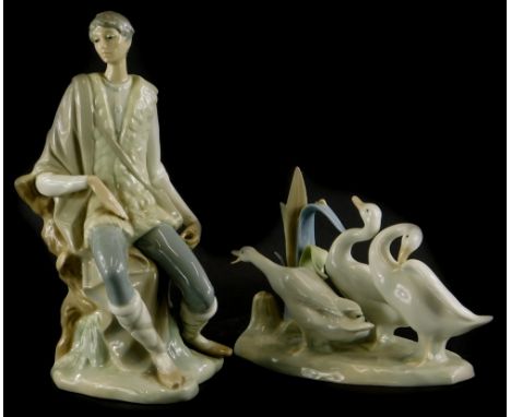 A Lladro porcelain figure of a huntsman seated, and a Lladro figure group of geese. (2, AF)