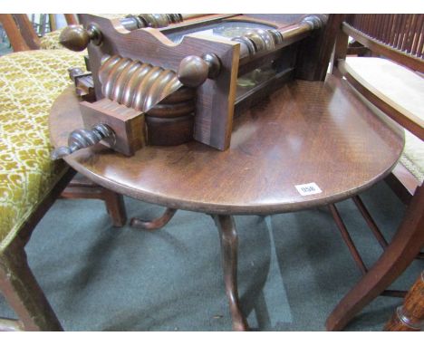 GEORGIAN DESIGN MAHOGANY CIRCULAR TOP SUPPER TABLE, plain cabriole tripod base, 29" width 