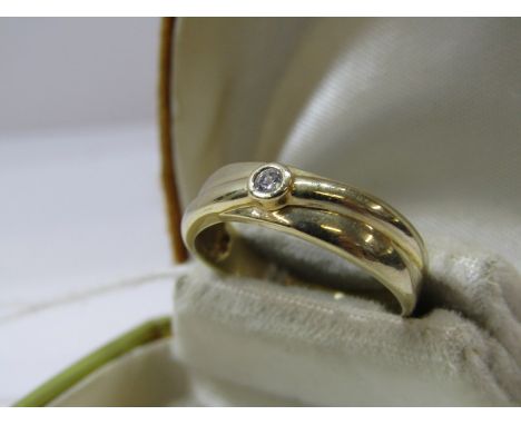 9ct YELLOW GOLD STONE SET BAND RING, size P/Q 