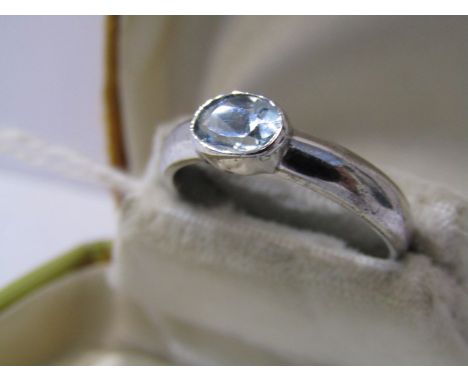 9ct WHITE GOLD PALE BLUE TOPAZ SOLITAIRE RING, oval cut blue topaz in rub over setting on 9ct white gold shank, size P/Q 