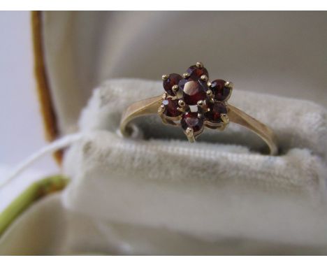 9ct YELLOW GOLD GARNET CLUSTER RING, form of a flower, size M 