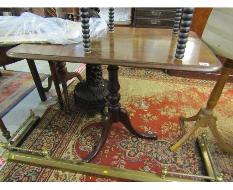 19th CENTURY MAHOGANY SUPPER TABLE, tripod scroll leg baluster support with rectangular tilt top 