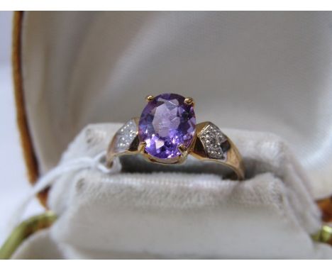 9ct YELLOW GOLD AMETHYST &amp; DIAMOND RING, in a/f condition, size M 