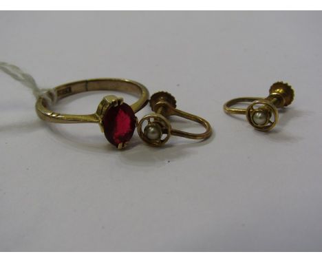 18ct YELLOW GOLD RED STONE SET RING, approx 2.1 grams, a/f, also pair of screw fitting 15ct yellow gold earrings, 1.6 grams 