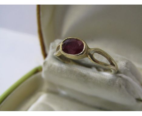 9ct YELLOW GOLD RUBY RING, single oval cut ruby measuring in excess of 0.5ct, in 9ct yellow gold setting, size O/P 