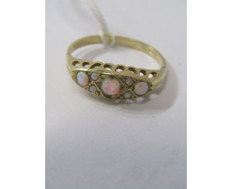 9ct YELLOW GOLD OPAL CLUSTER RING, size O/P 