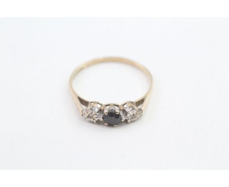 9ct gold vintage sapphire &amp; diamond three stone ring (1.3g) 
