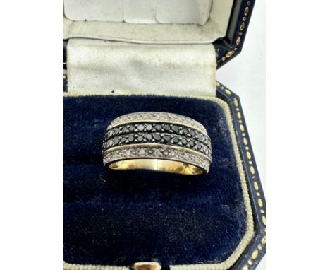 9ct gold diamond &amp; sapphire ring weight 4.2g 
