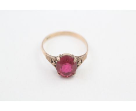 9ct gold vintage red paste dress ring (2.3g) 