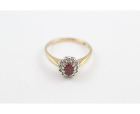 9ct gold vintage diamond and red gemstone set cluster ring (2.3g) 