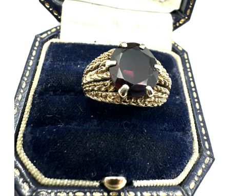 9ct gold garnet ring weight 4.7g 