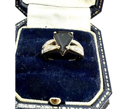 9ct gold garnet &amp; diamond ring weight 4.4g 