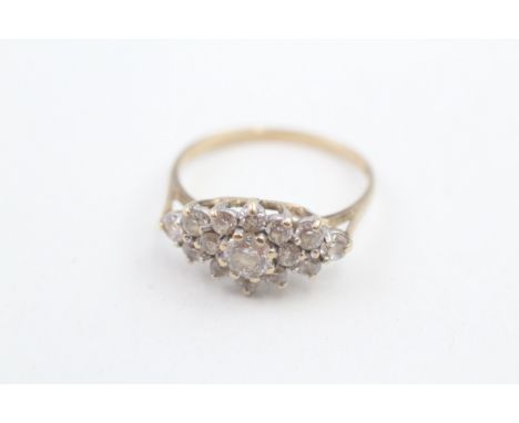 9ct gold cubic zirconia cluster ring, claw set (2g) 