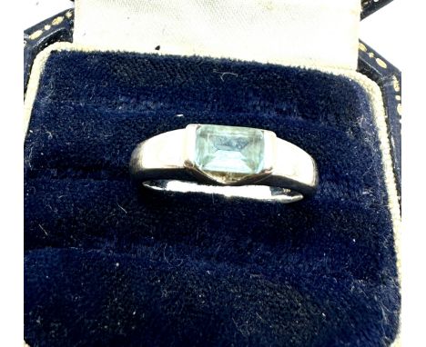 9ct white gold topaz ring weight 2.8g 