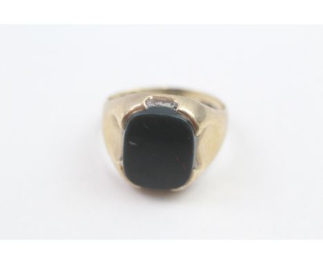 9ct gold blood stone signet ring (5.1g) 