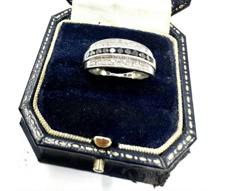 9ct white gold diamond &amp; sapphire ring weight 4.2g 