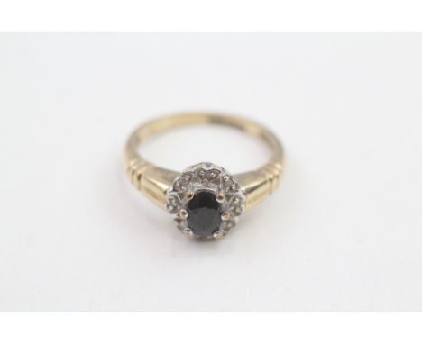 9ct gold black gemstone &amp; diamond cluster ring (3.1g) 