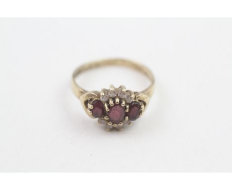9ct gold garnet and cubic zirconia cluster dress ring (2.5g) 