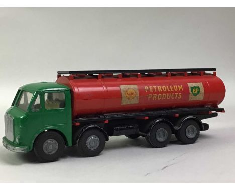 SPOT-ON MODEL BY TRI-ANG  AEC MAJOR MAMMOTH 8 PETROL TANKER  Shell Petroleum products BP20cm long 