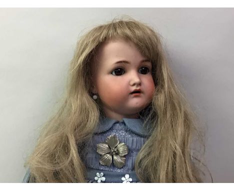 SIMON & HALBIG / KAMMER & REINHARDT, BISQUE HEAD SOCKET DOLL LATE 19TH / EARLY 20TH CENTURYQ with open/close brown glass eyes