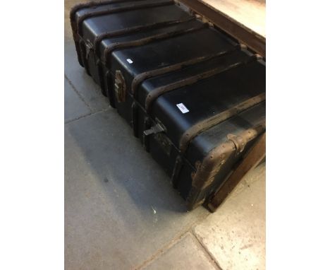 OLD CABIN TRUNK. L93CM