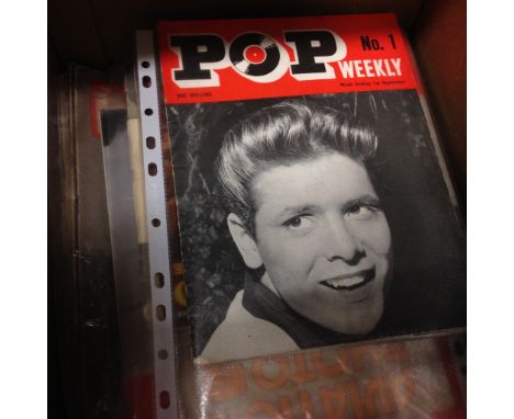 BOX OF PICTURE POST AND OTHER VINTAGE MAGAZINES      T2