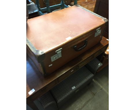 VINTAGE BROWN SUITCASE