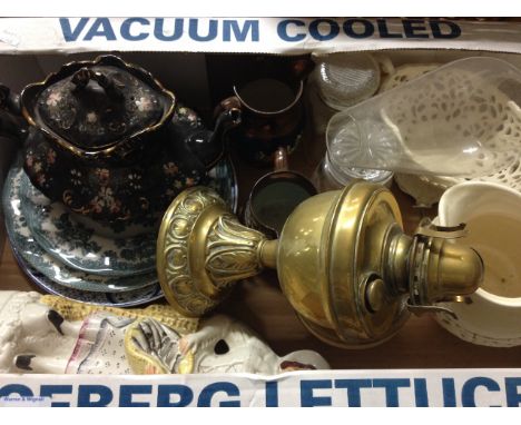 BOX POTTERY AND BRASS OIL LAMP    T2