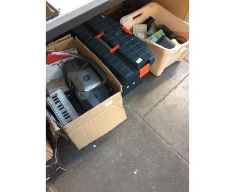 A CRATE AND A BOX OF MIXED ITEMS AND A TOOL BOX WITH TOOLS