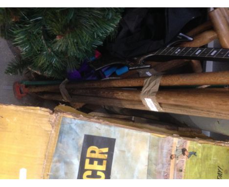 2 BUNDLES OF GARDEN TOOLS