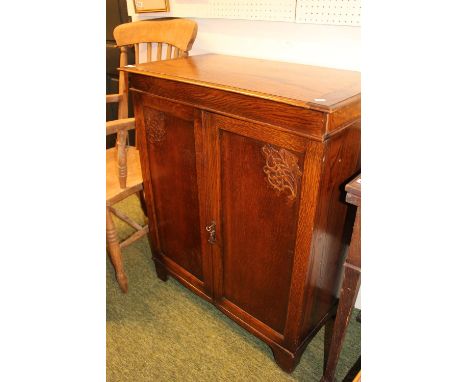 Oak panel fronted lift top wash stand. 75cm in Width 